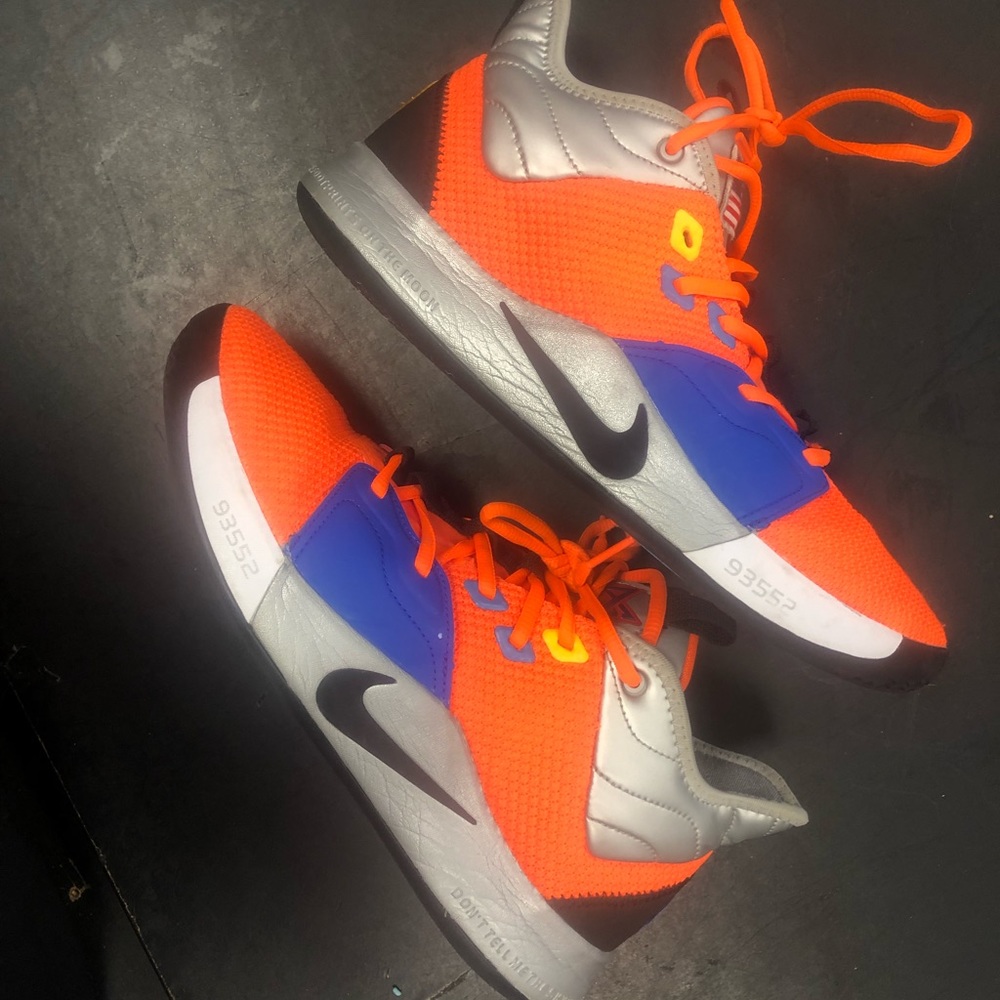 Nike pg 3 nasa size 10 men’s rare 🔥🔥🔥